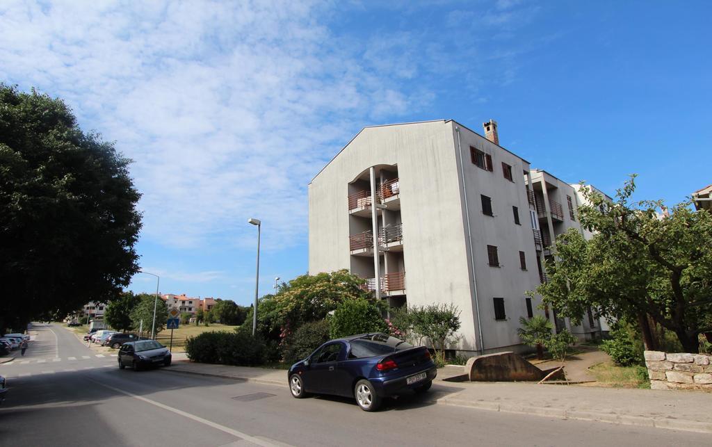Apartment Vesna روفينج المظهر الخارجي الصورة