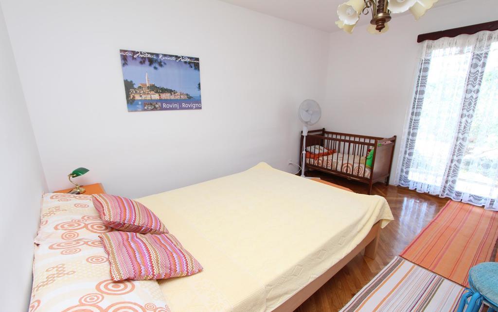 Apartment Vesna روفينج الغرفة الصورة