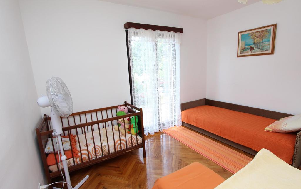 Apartment Vesna روفينج الغرفة الصورة