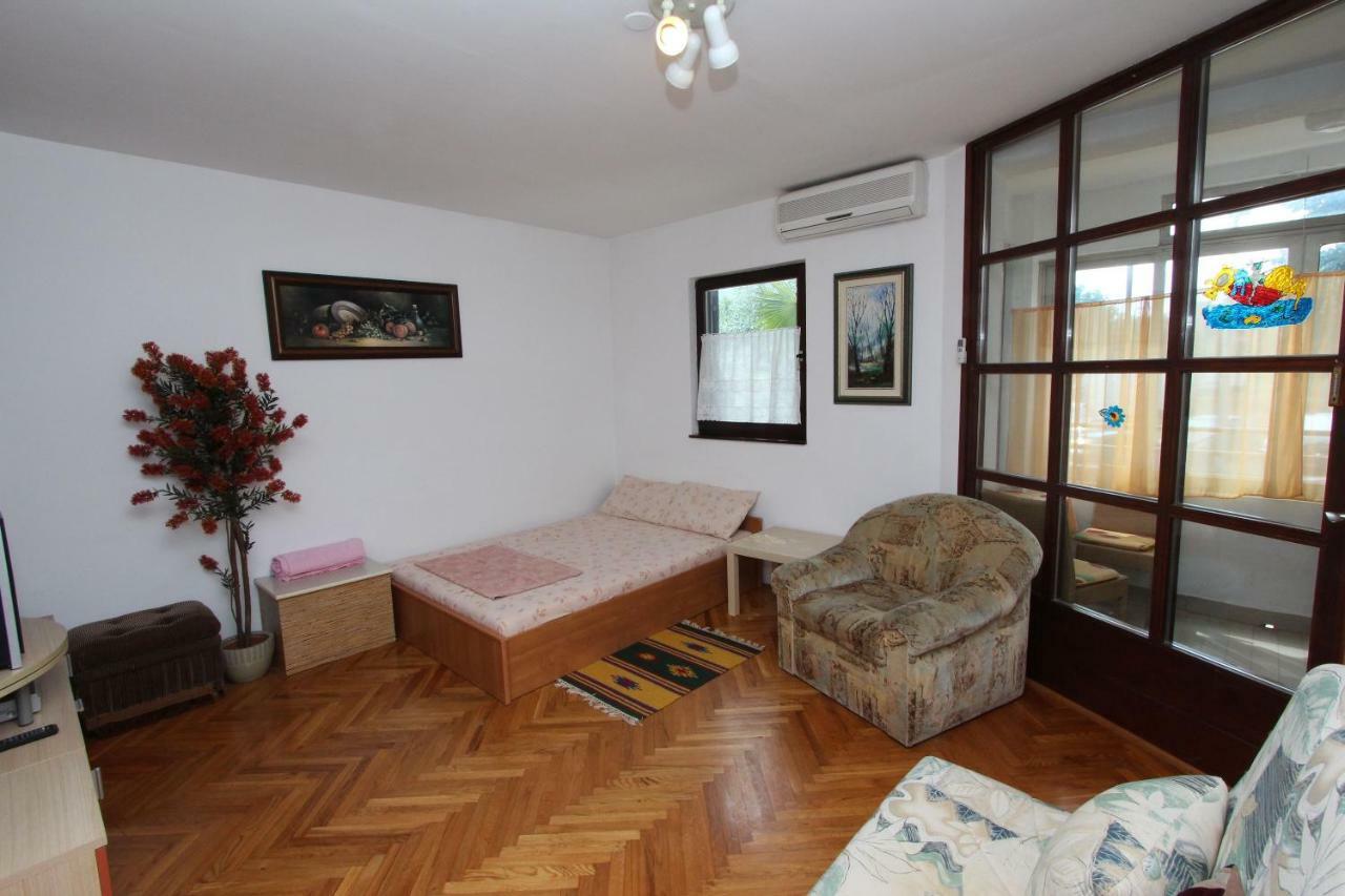 Apartment Vesna روفينج المظهر الخارجي الصورة